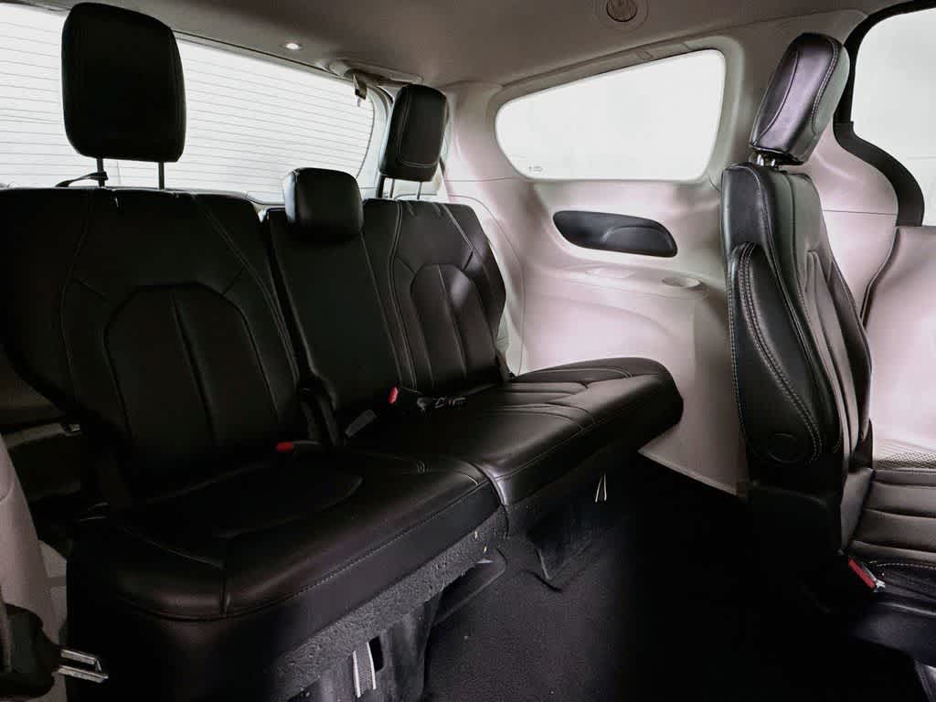 Chrysler Pacifica Touring L 2023