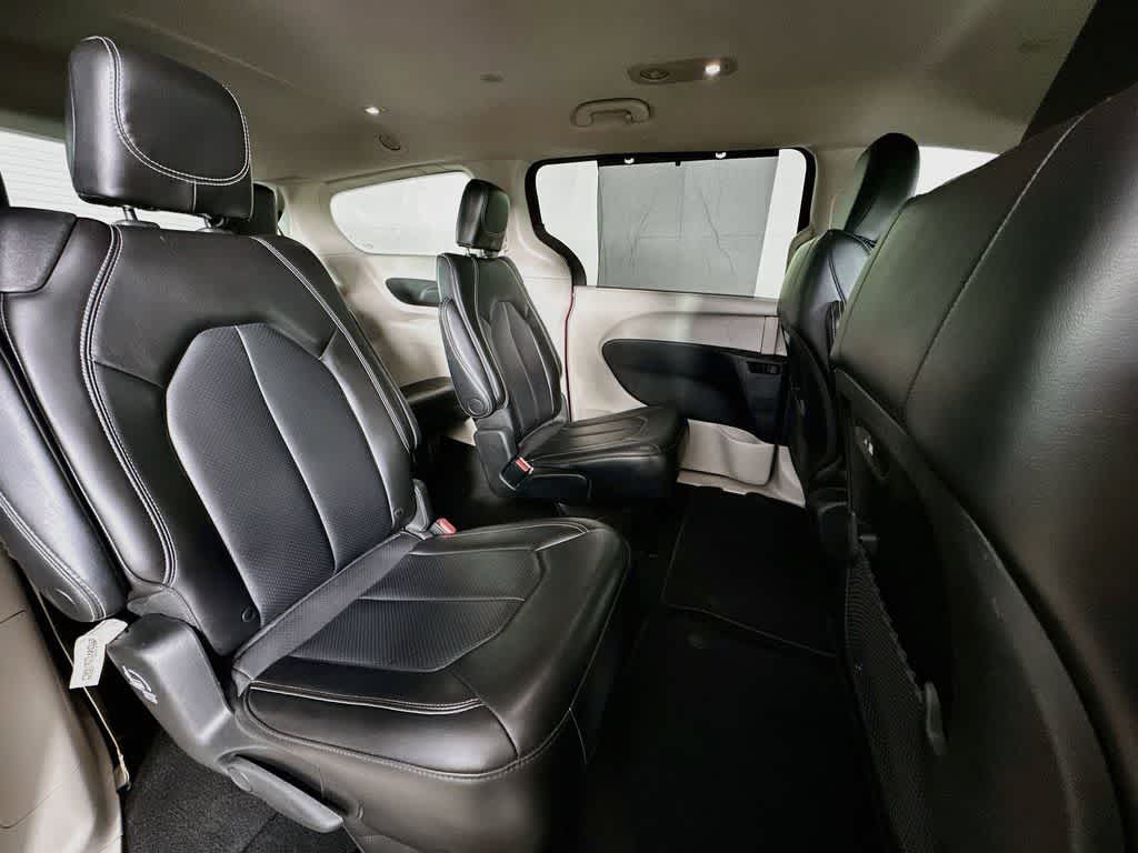 Chrysler Pacifica Touring L 2023