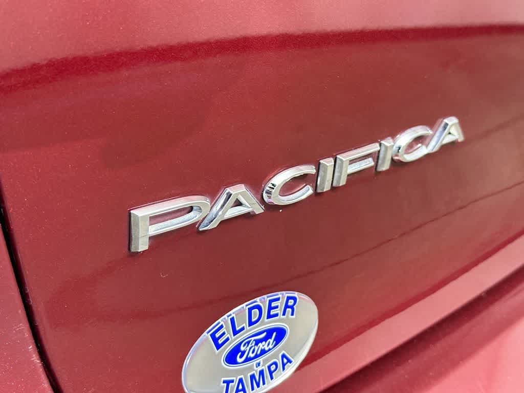 Chrysler Pacifica Touring L 2023