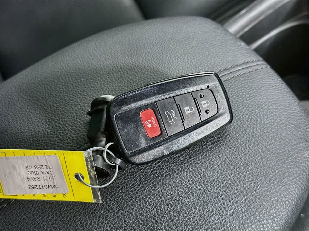 Toyota RAV4 Hybrid XLE Premium 2021