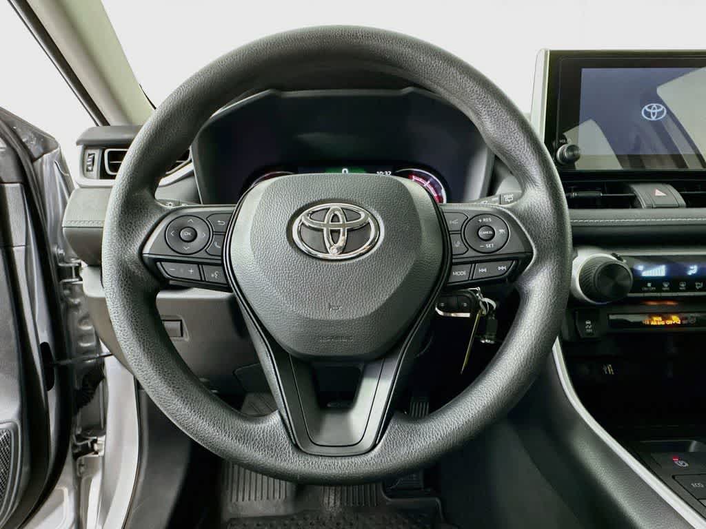 Toyota RAV4 LE 2025