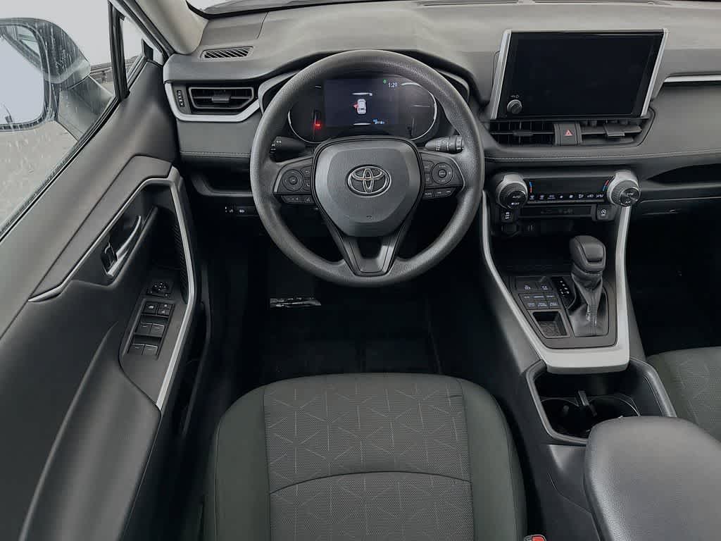 Toyota RAV4 XLE 2025