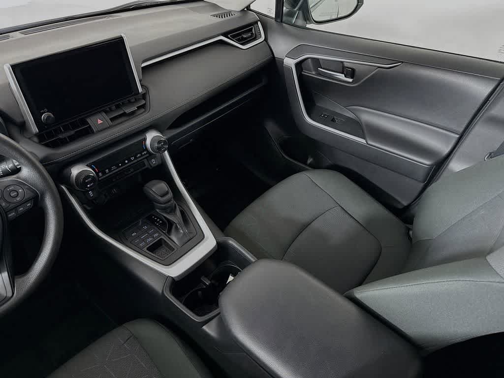 Toyota RAV4 XLE 2025