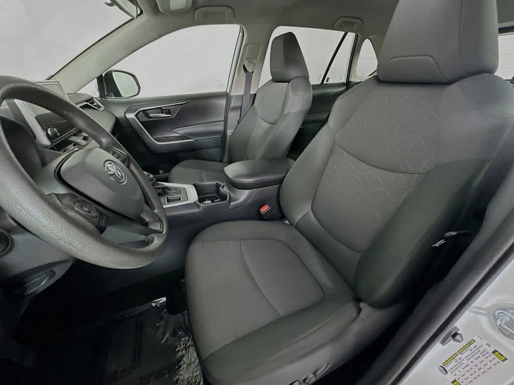 Toyota RAV4 XLE 2025