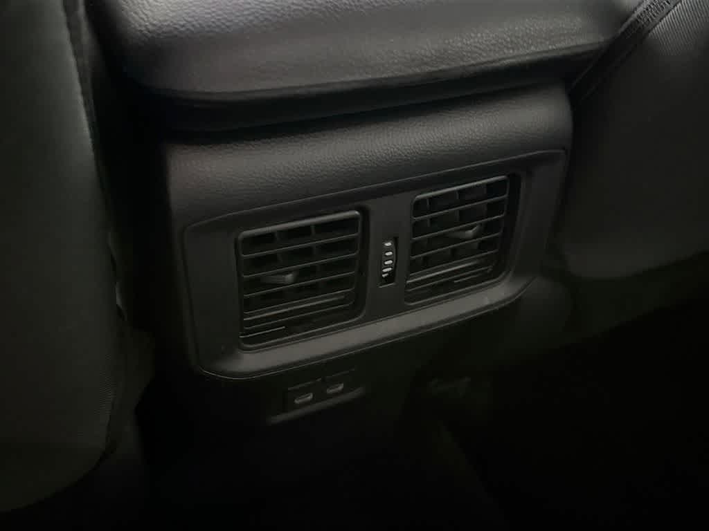 Toyota RAV4 XLE 2025