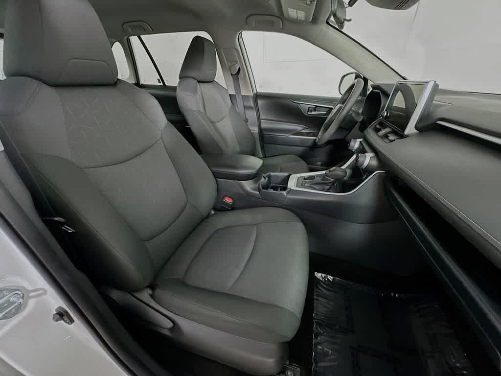 Toyota RAV4 XLE 2025