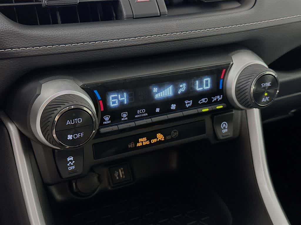Toyota RAV4 XLE 2025