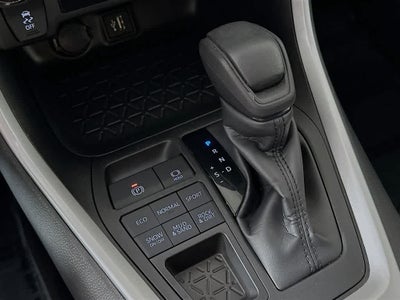 Toyota RAV4 XLE 2025