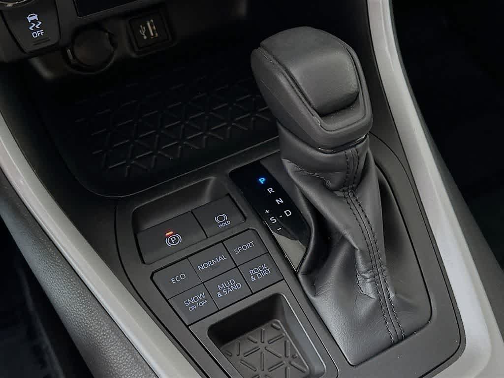 Toyota RAV4 XLE 2025