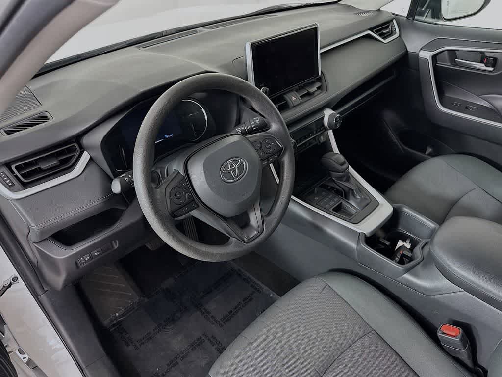 Toyota RAV4 XLE 2025
