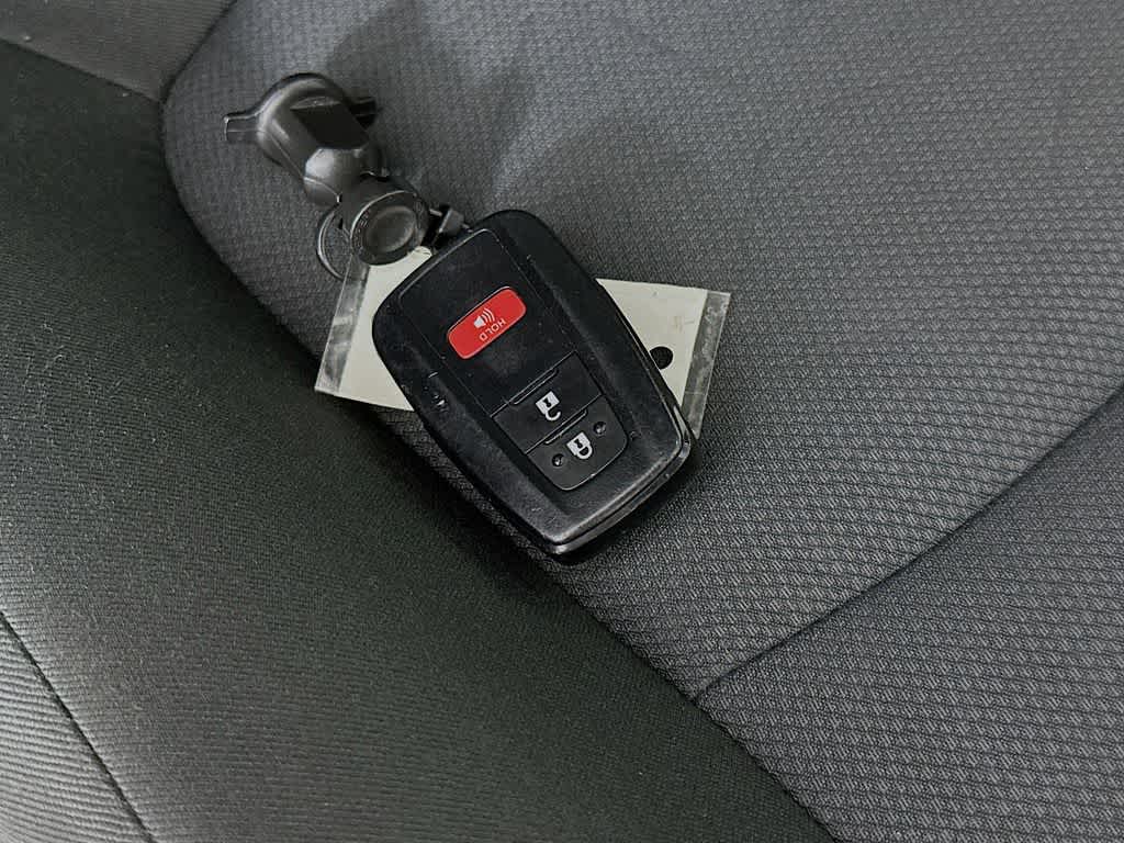 Toyota RAV4 XLE 2025