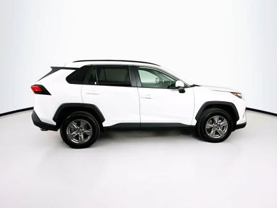 Toyota RAV4 XLE 2025