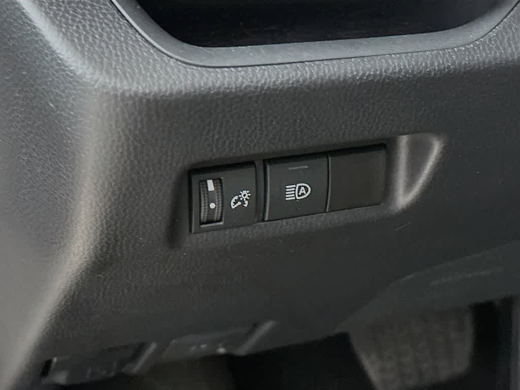 Toyota RAV4 XLE 2025