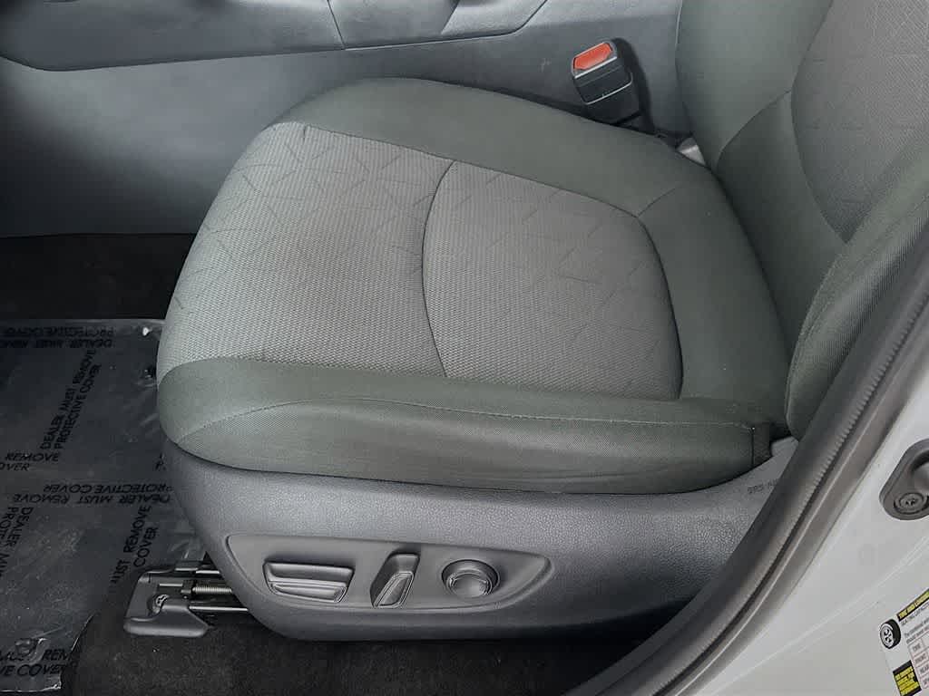 Toyota RAV4 XLE 2025
