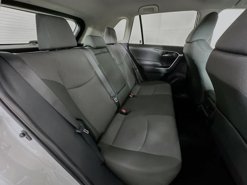 Toyota RAV4 XLE 2025