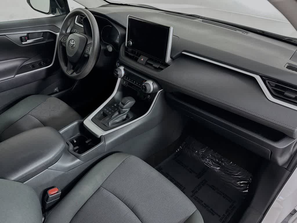 Toyota RAV4 XLE 2025