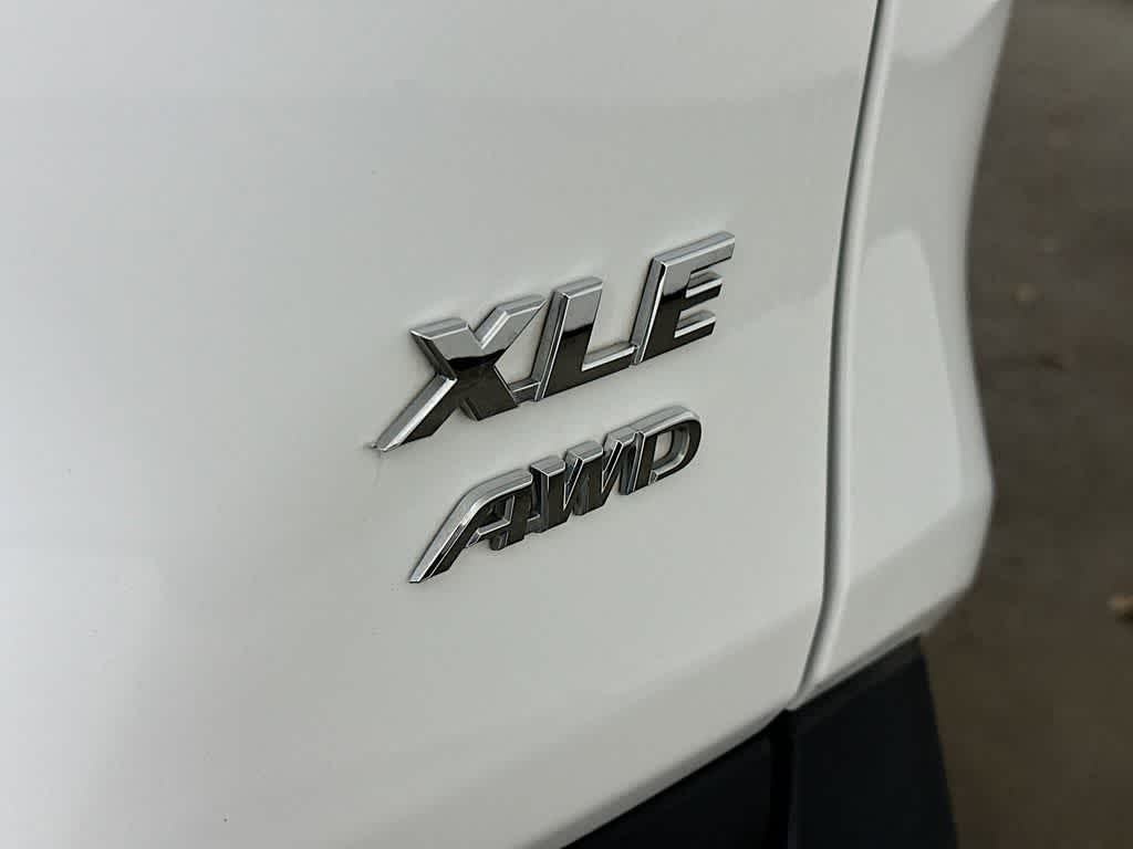 Toyota RAV4 XLE 2025