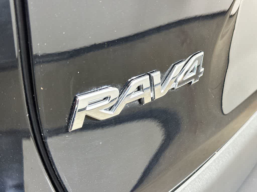 Toyota RAV4 Hybrid XLE 2022