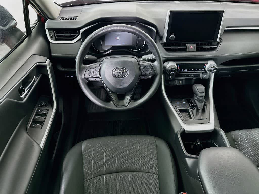 Toyota RAV4 XLE 2025