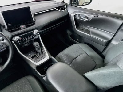 Toyota RAV4 XLE 2025