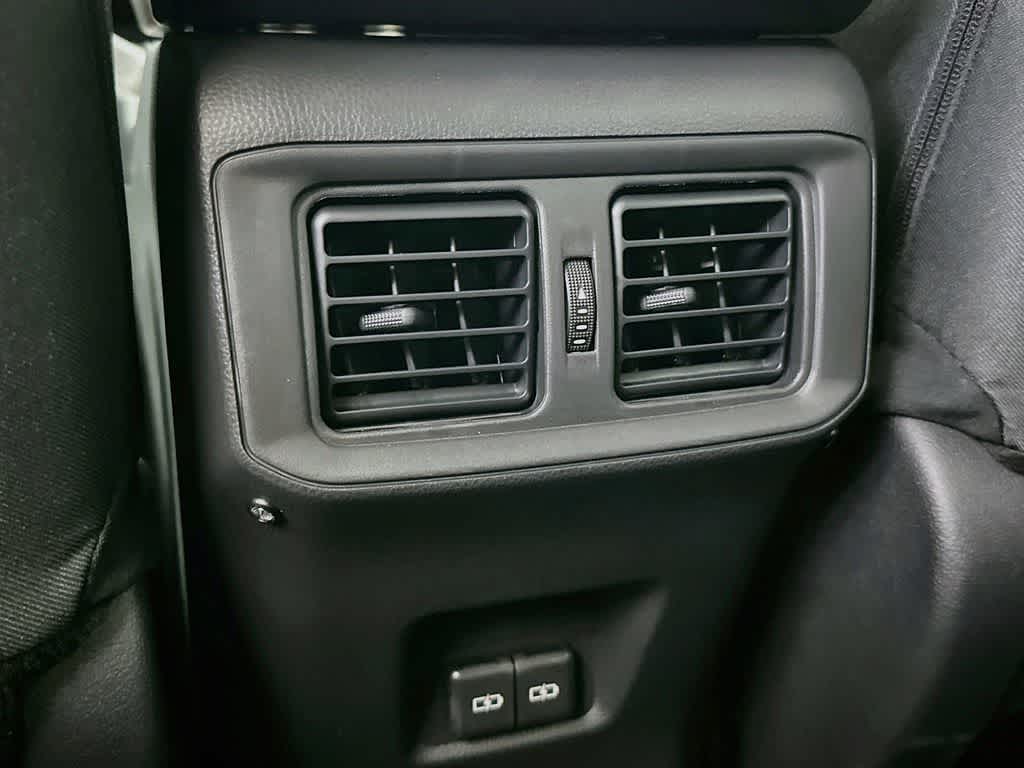 Toyota RAV4 XLE 2025