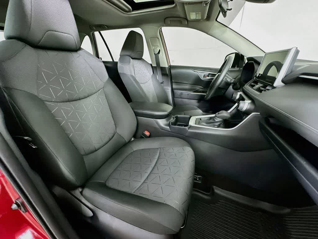 Toyota RAV4 XLE 2025