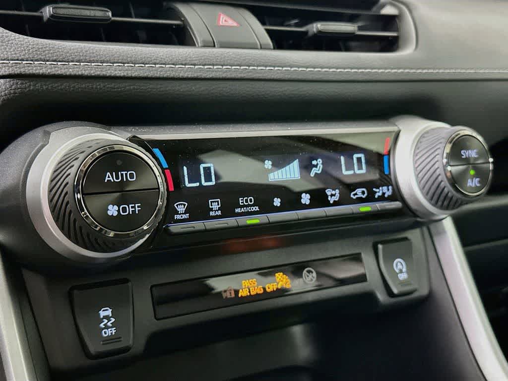 Toyota RAV4 XLE 2025