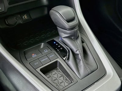 Toyota RAV4 XLE 2025