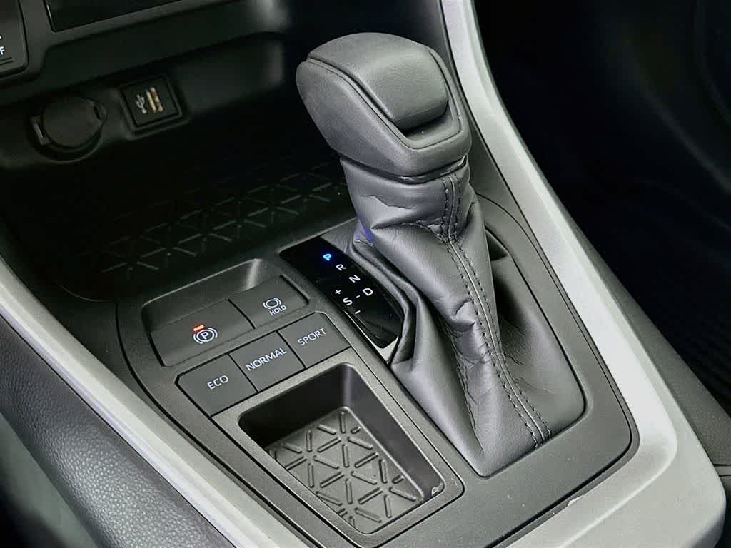 Toyota RAV4 XLE 2025