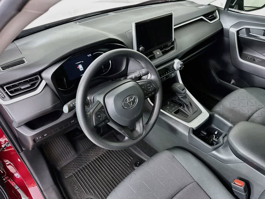 Toyota RAV4 XLE 2025