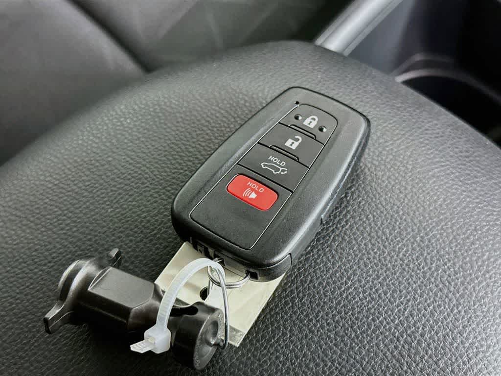 Toyota RAV4 XLE 2025