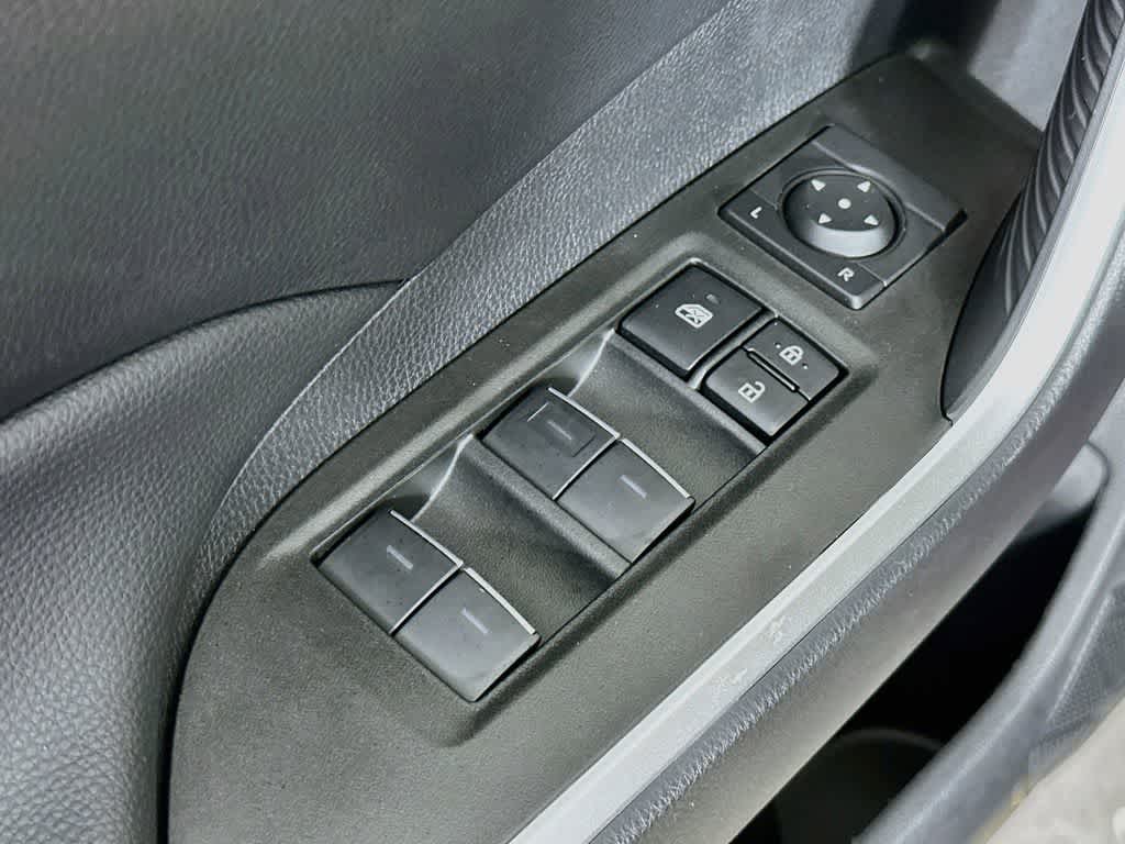 Toyota RAV4 XLE 2025