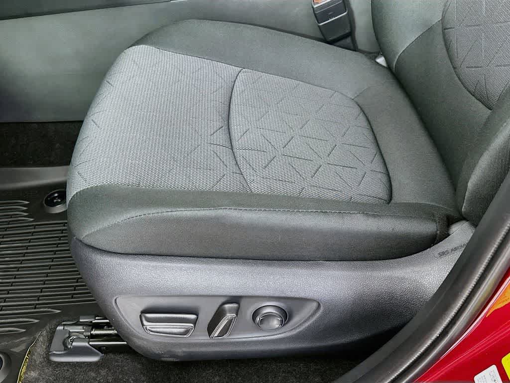 Toyota RAV4 XLE 2025