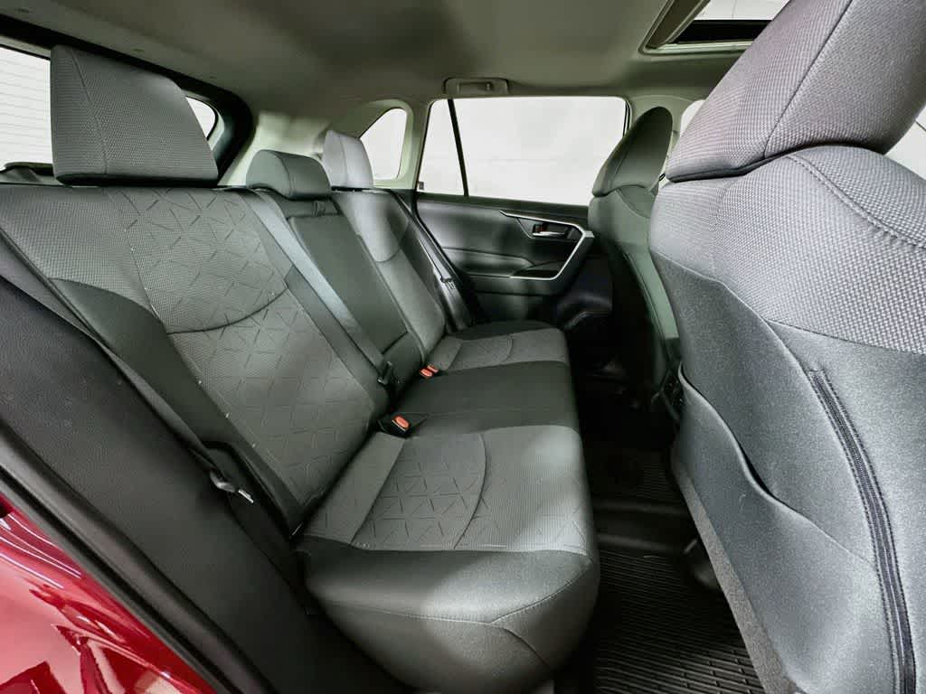 Toyota RAV4 XLE 2025