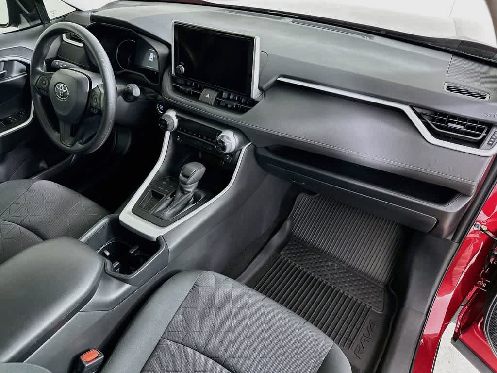 Toyota RAV4 XLE 2025