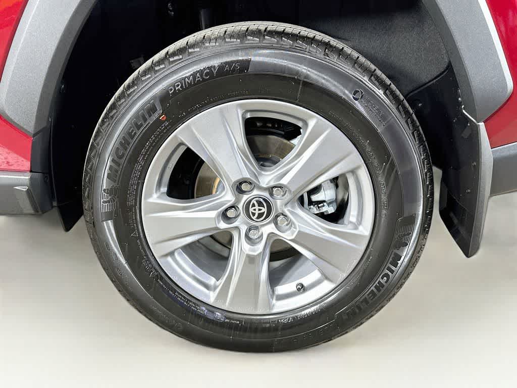 Toyota RAV4 XLE 2025