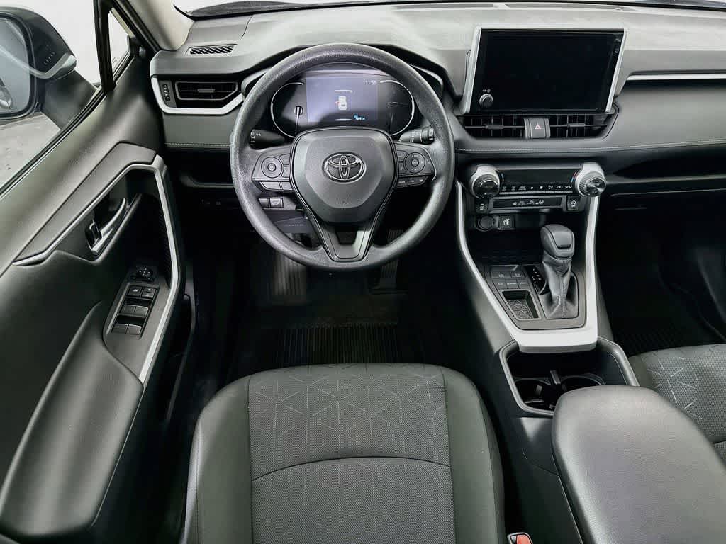 Toyota RAV4 XLE 2025