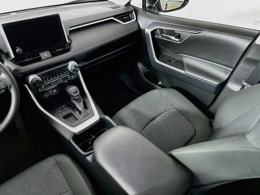 Toyota RAV4 XLE 2025