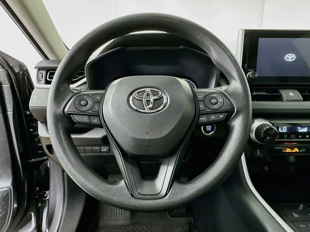 Toyota RAV4 XLE 2025