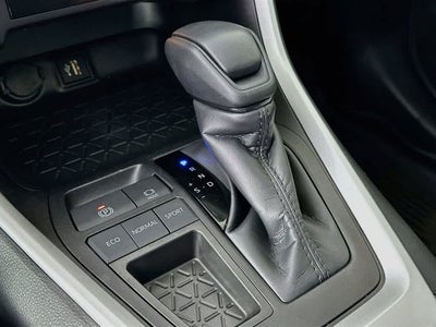 Toyota RAV4 XLE 2025