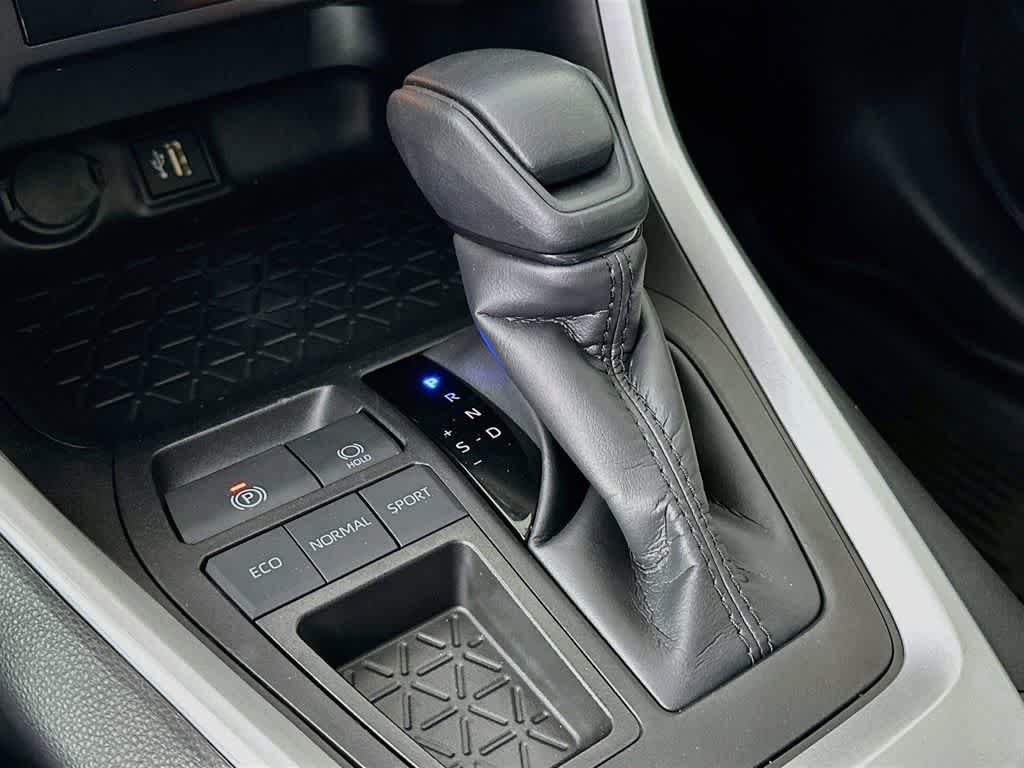 Toyota RAV4 XLE 2025