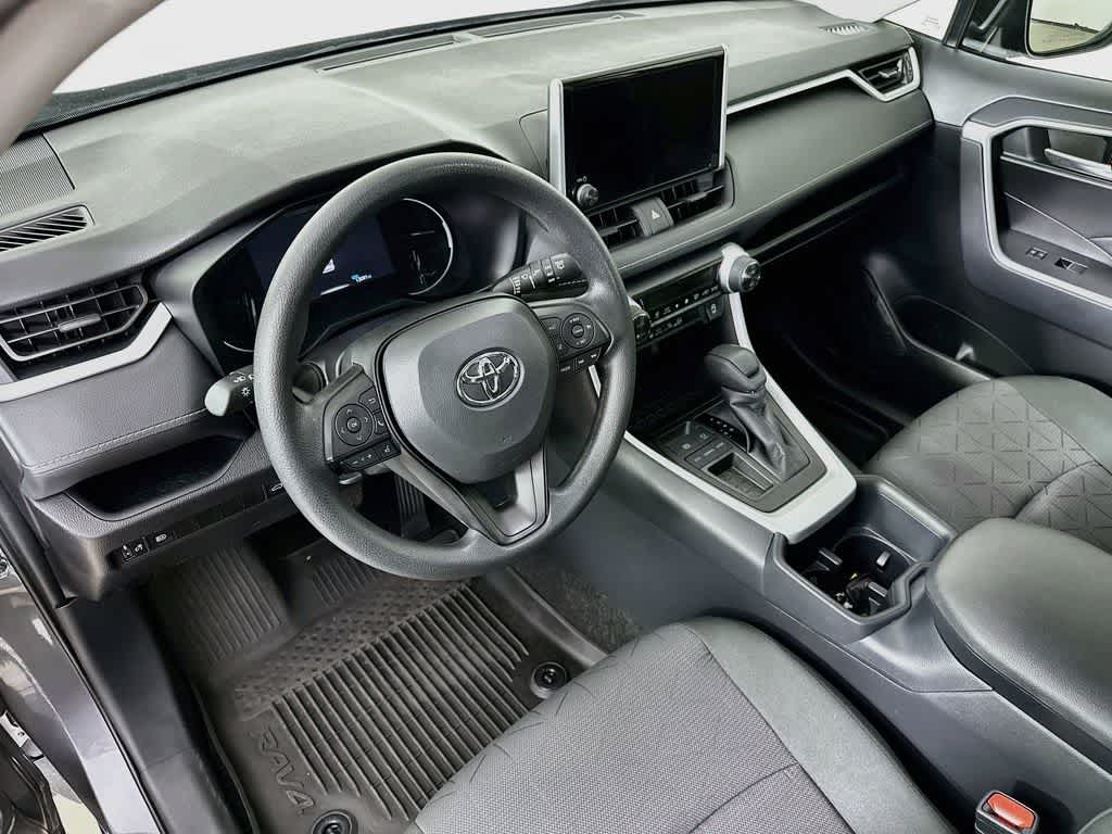 Toyota RAV4 XLE 2025