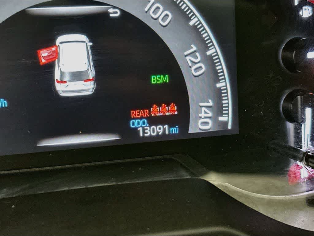 Toyota RAV4 XLE 2025