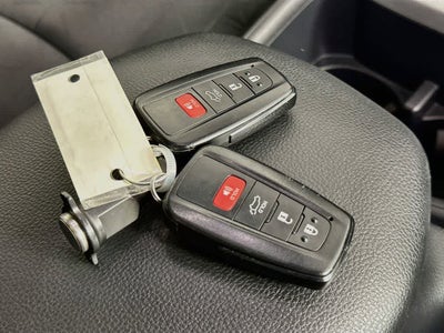 Toyota RAV4 XLE 2025