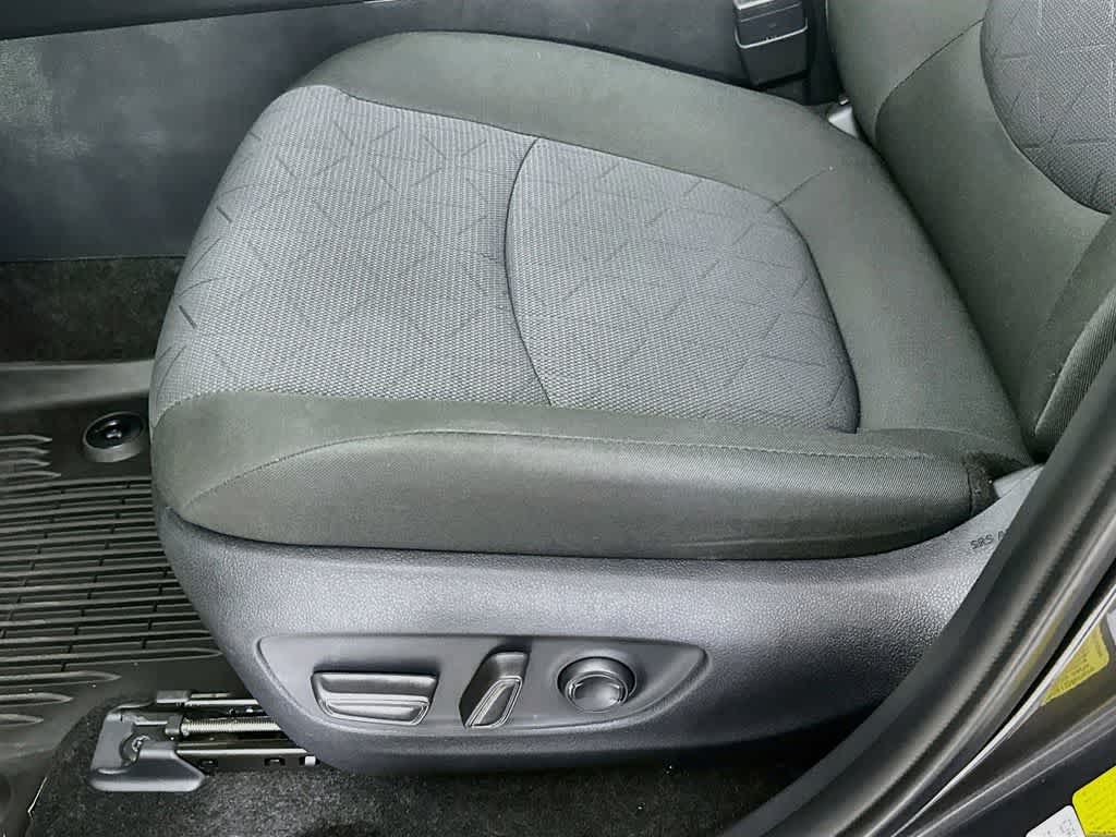 Toyota RAV4 XLE 2025