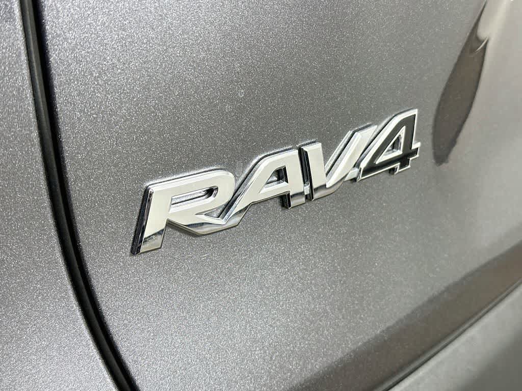 Toyota RAV4 XLE 2025