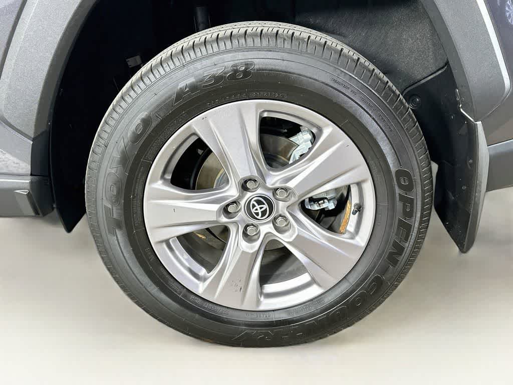 Toyota RAV4 XLE 2025