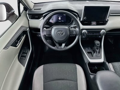 Toyota RAV4 XLE 2025