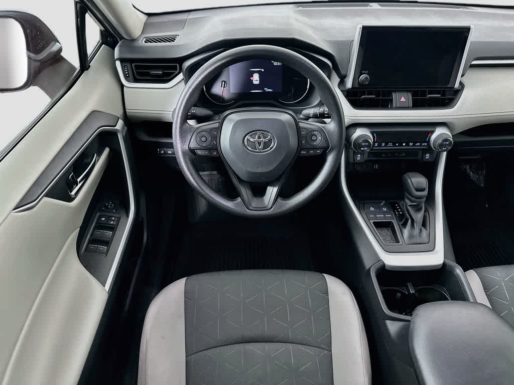 Toyota RAV4 XLE 2025