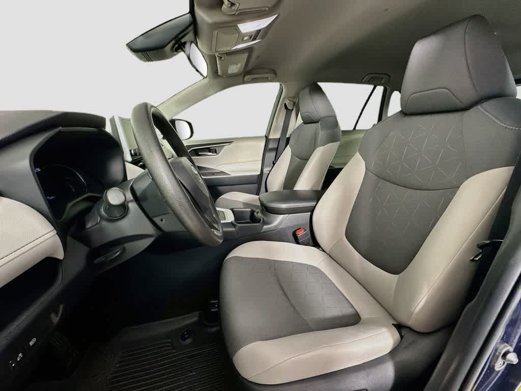 Toyota RAV4 XLE 2025